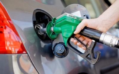 ¿Es bueno para su coche apurar el depósito de combustible?